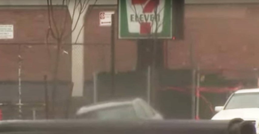VIDEO U New Yorku se srušila vjetrenjača, zdrobila je auto